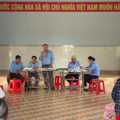 Hợp tác xã Thủy sản Rạng Đông triển khai dự thảo văn kiện đại hội đại biểu thành viên 2025 ra các ấp