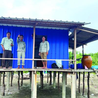 Canh giữ “vàng trắng” nơi biển xanh